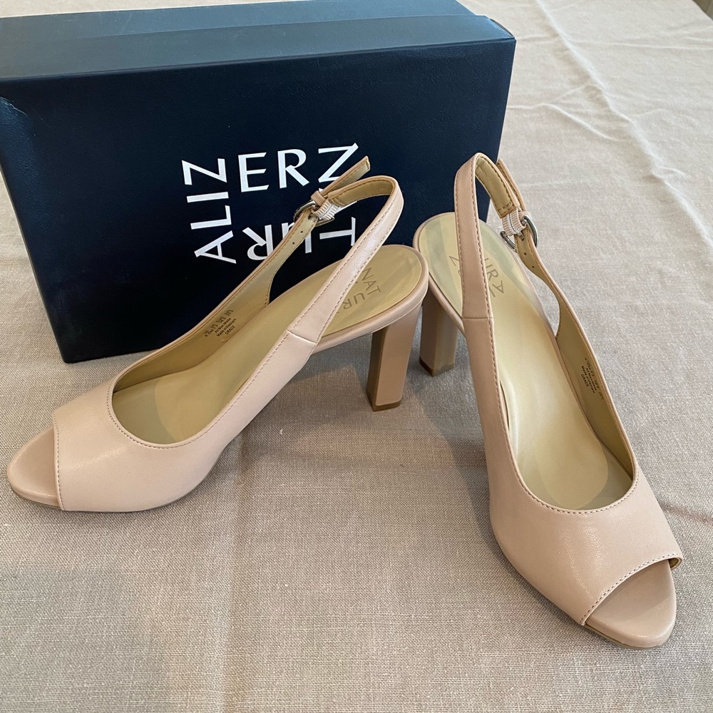 Naturalizer Grace Nude/Beige Peep Toe, Slingback Pump - 8.5 M